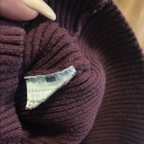 Hollister Maroon Ribbed Knit Top - Picture 4 of 4